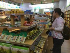 这个国庆节，“四川扶贫”产品火车站内开起直销店