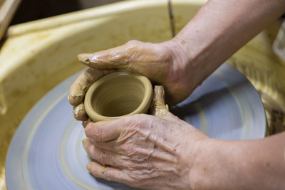 珠洲烧是一种从12世纪末到15世纪末，珠洲县一直在生产的陶器。