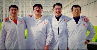 拜耳-极星联合团队：极星园艺师陈宇冲（左一），拜耳数字园艺专家韩天奇（左二），极星总经理徐丹（右二），拜耳数据科学家刘宁晶博士（右一）
